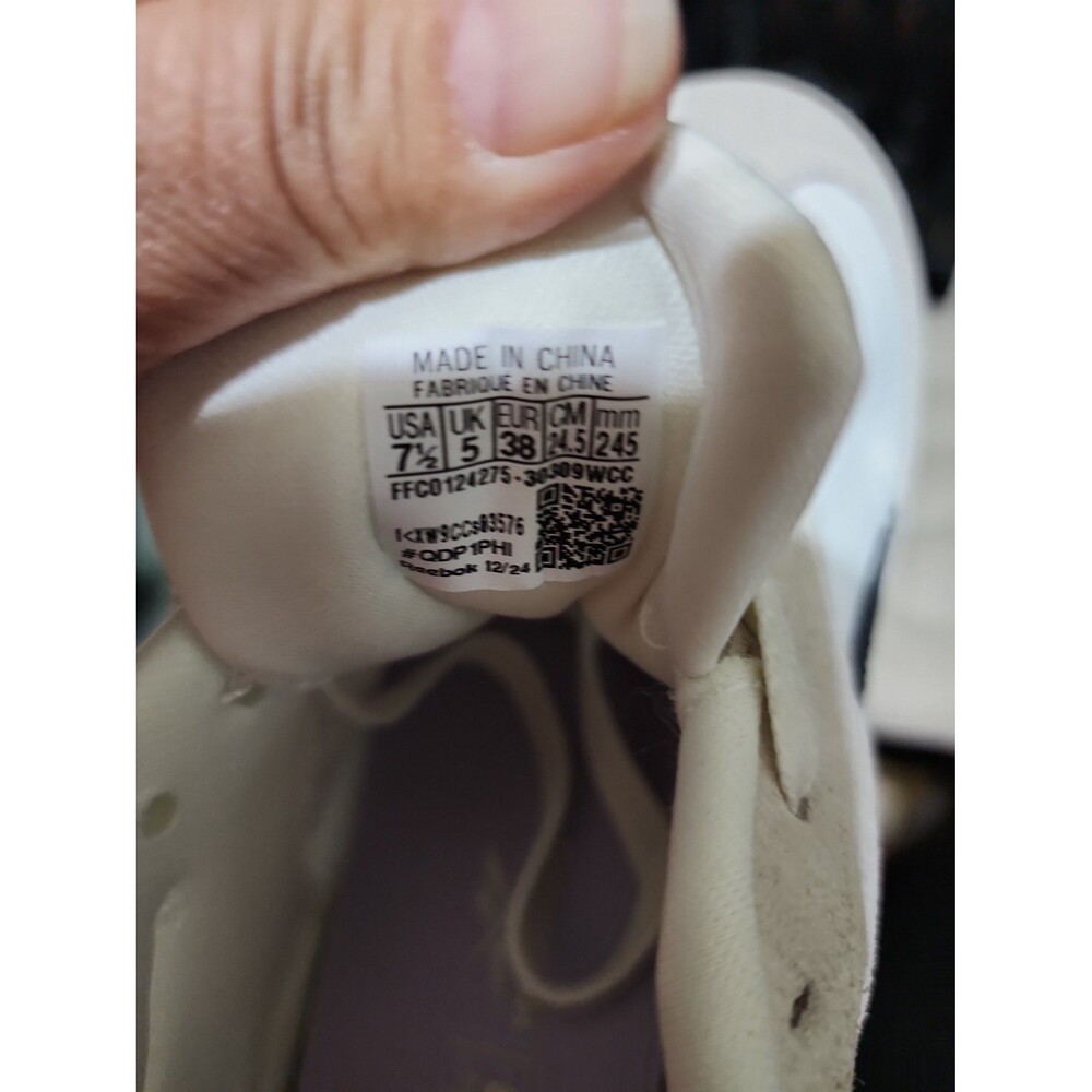 Reebok - Picture 6 of 6
